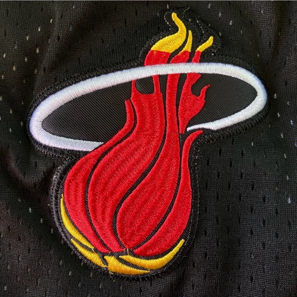 Just Don‎ 1996-97 Miami Heat Basketball Shorts (Size L)